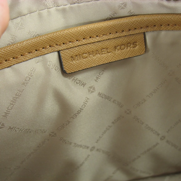 Michael Kors Jet Set Large EW Crossbody NWT 5565 - Picture 9 of 14